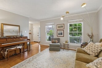 5433 Braddock Ridge Dr in Centreville, VA - Building Photo - Building Photo