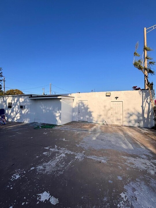 5401 Pembroke Rd in Hollywood, FL - Building Photo