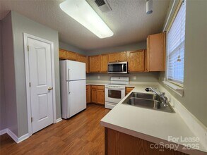 6830 Babbling Brook Ln in Concord, NC - Building Photo - Building Photo