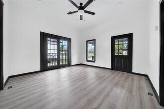 106 Spring School Rd in Spring, TX - Foto de edificio - Building Photo