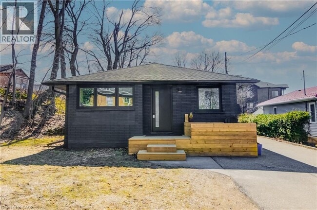 10 Weaver St in Cambridge, ON - Building Photo - Building Photo