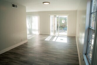 5884 Dewberry Way in West Palm Beach, FL - Foto de edificio - Building Photo