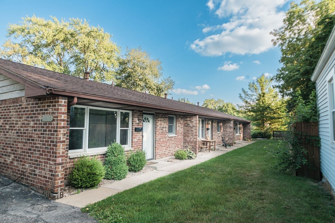 1010 Beech St in Valparaiso, IN - Building Photo