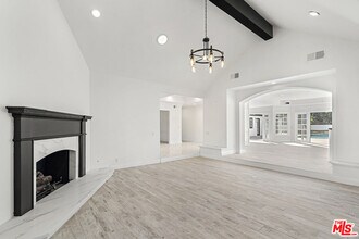3217 Hutton Dr in Beverly Hills, CA - Building Photo - Building Photo