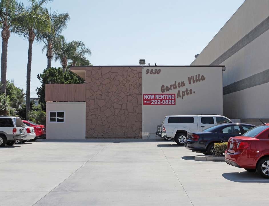 9830 Ramona St in Bellflower, CA - Building Photo