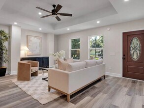 2034 Harold Ct in Tallahassee, FL - Foto de edificio - Building Photo