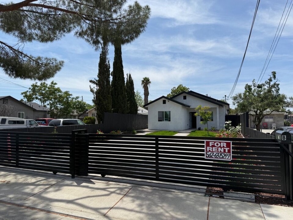 310 Ohio Dr in Bakersfield, CA - Building Photo