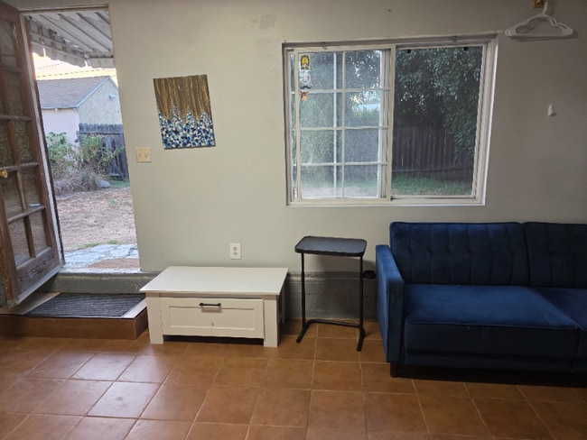 1748 Wellesley Ave in Los Angeles, CA - Building Photo - Building Photo