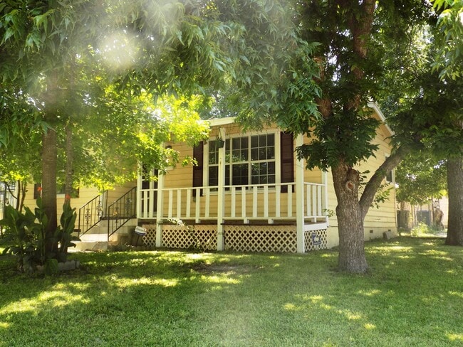 636 W Norwood Ct in San Antonio, TX - Building Photo - Building Photo