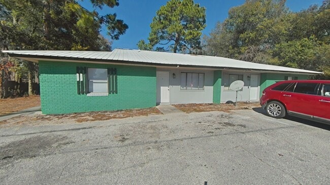 property at 3721 NE 40th Pl