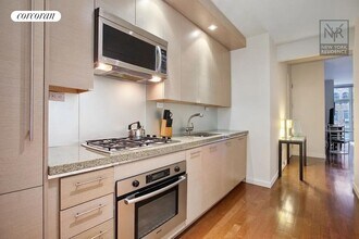 1600 Broadway in New York, NY - Building Photo - Building Photo