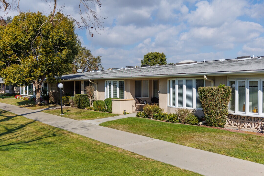 The Mutual 7 in Seal Beach, CA - Building Photo