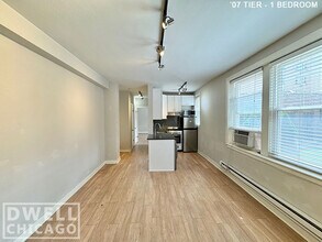 541 W Belmont Ave, Unit 1 in Chicago, IL - Foto de edificio - Building Photo