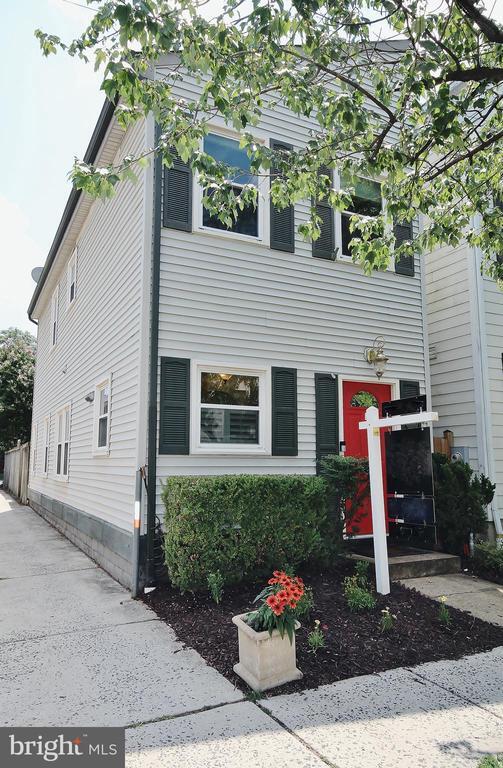 property at 1006 Wythe St