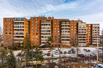 Point East Apartments in Beachwood, OH - Building Photo - Building Photo