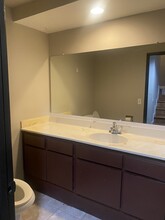8750 Kester Ave in Panorama City, CA - Foto de edificio - Building Photo