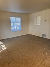 400 S Saliman, J-83 in Carson City, NV - Building Photo - Building Photo