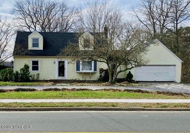 180 Whalepond Rd in Ocean Township, NJ - Foto de edificio - Building Photo