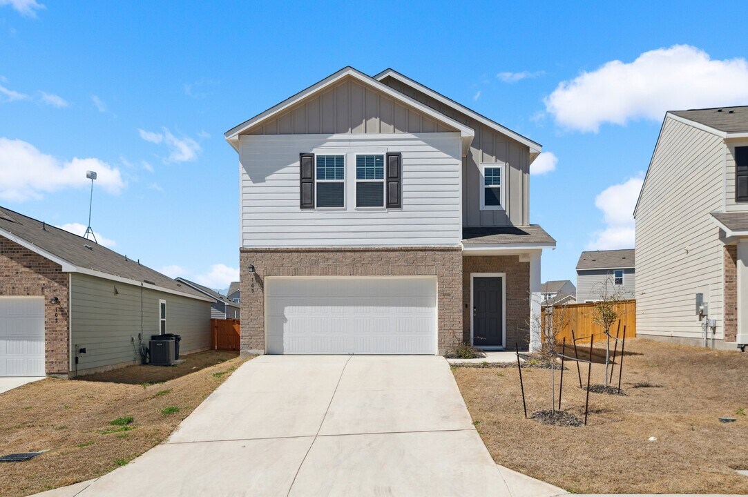 109 Harry Callahan Dr in Jarrell, TX - Foto de edificio