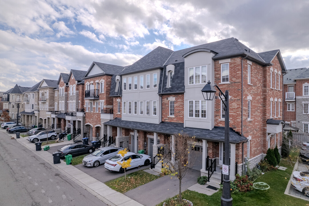 Heart Lake in Brampton, ON - Building Photo