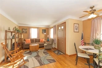 5918 Ira Ave in Cleveland, OH - Foto de edificio - Building Photo