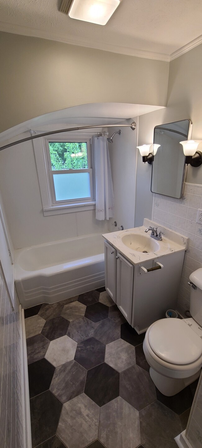 935 E Fort Wayne St in Warsaw, IN - Building Photo - Building Photo