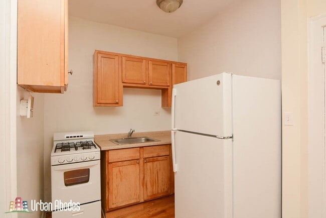 4852 N Damen Ave, Unit M00B in Chicago, IL - Foto de edificio - Building Photo