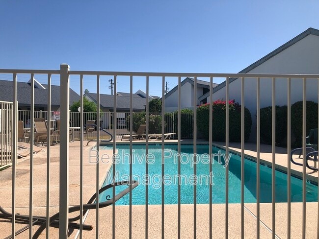 302 N Sycamore in Mesa, AZ - Building Photo - Building Photo