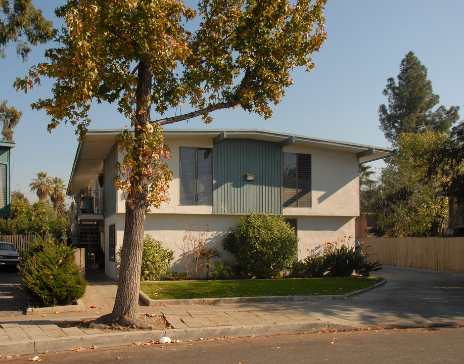 650 A-D N. Cedar Glen Dr in Azusa, CA - Foto de edificio