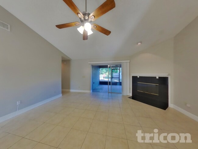 19203 Sunlake Blvd in Lutz, FL - Building Photo - Building Photo