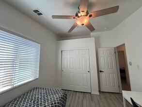 713 Salazar Ave in Bakersfield, CA - Building Photo - Building Photo
