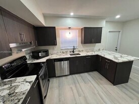 2500 SW 58th Ave in Miami, FL - Building Photo