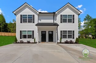 4 Wofford Rd in Taylors, SC - Building Photo