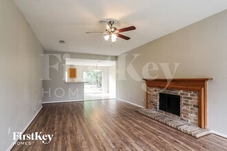 13315 Hampton Falls Dr in Houston, TX - Foto de edificio - Building Photo