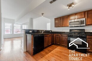 4217 W Irving Park Rd, Unit 2A in Chicago, IL - Building Photo