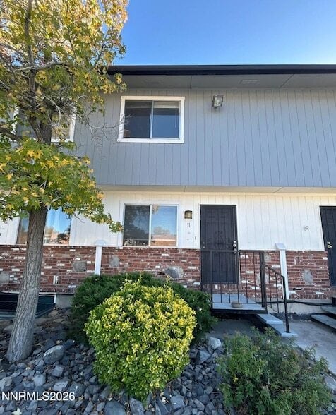 property at 1410 E 9th St