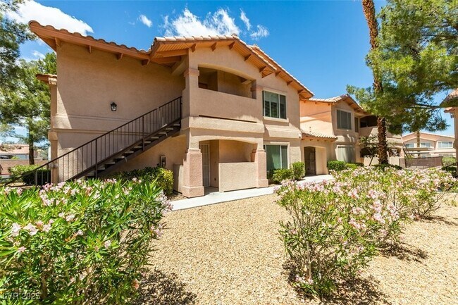 350 S Durango Dr, Unit 103 in Las Vegas, NV - Building Photo - Building Photo