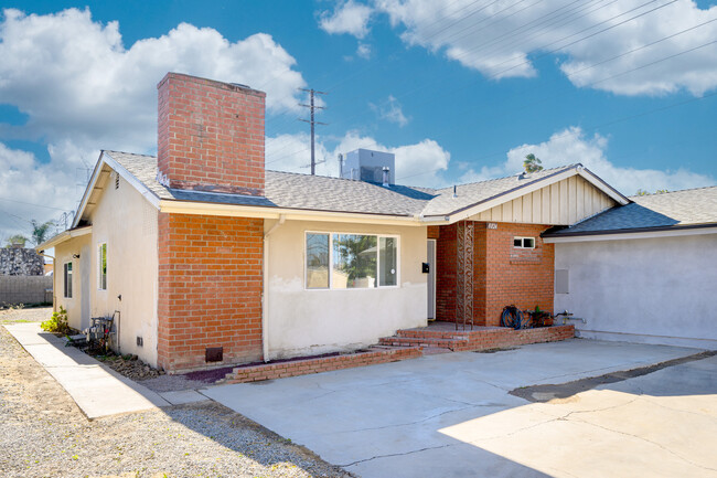 18824 Arminta St in Reseda, CA - Building Photo - Building Photo