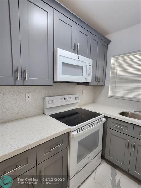 2466 Lincoln St in Hollywood, FL - Building Photo - Building Photo