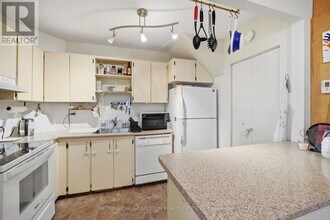 556 Melbourne Ave in Ottawa, ON - Building Photo - Building Photo