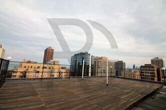 433 W Wellington Ave, Unit #445-10E in Chicago, IL - Building Photo - Building Photo
