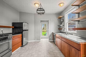 626 NE Russell St in Portland, OR - Building Photo - Building Photo