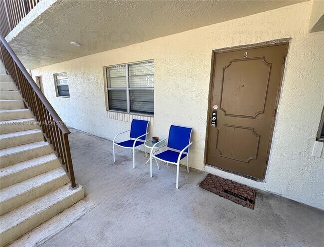 215 NW 25th St in Wilton Manors, FL - Building Photo - Building Photo