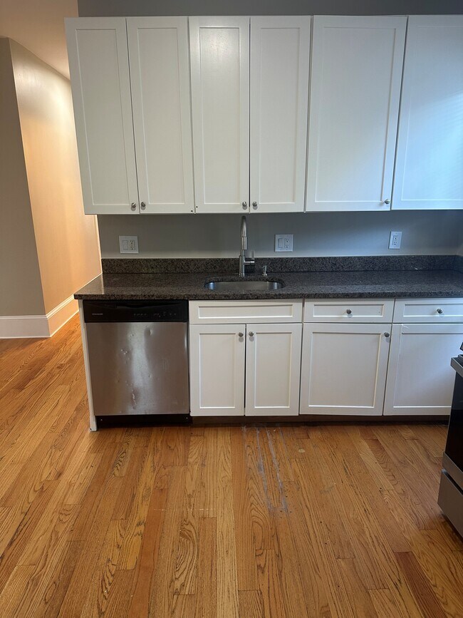 16 Bird St, Unit 3 in Boston, MA - Building Photo - Building Photo