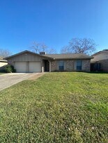 8022 Bunker Wood Ln in Houston, TX - Building Photo