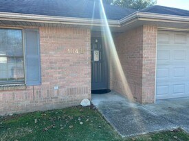 104 Cottage Cir in Elizabethtown, KY - Building Photo