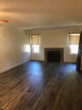 12083 Alta Carmel Ct, Unit 28 in San Diego, CA - Building Photo - Building Photo