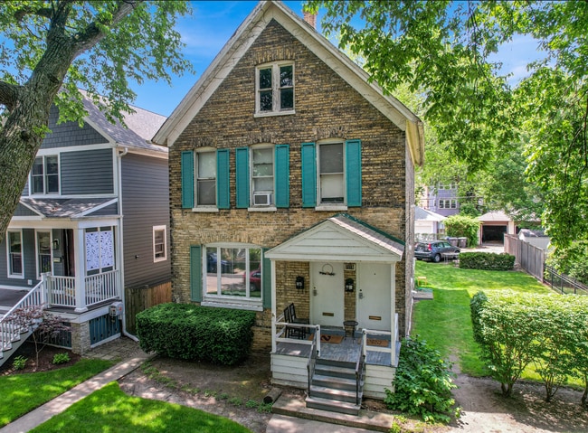 property at 2018 Pratt Ct