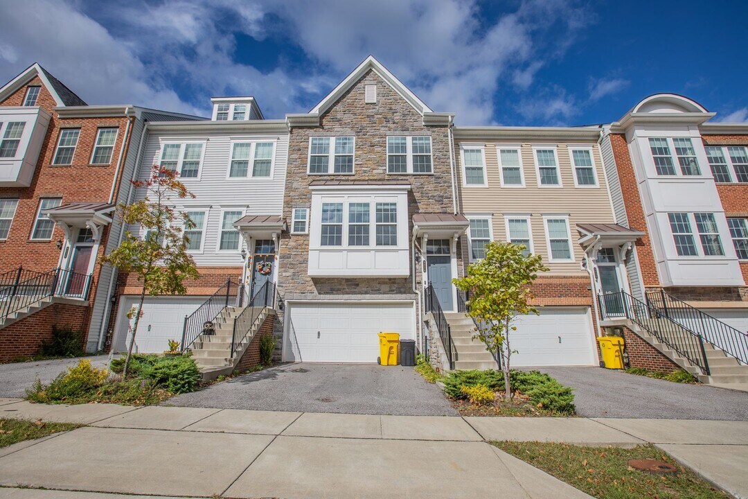 8024 Clovis Wy in Severn, MD - Building Photo