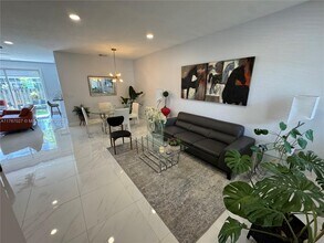 8161 NW 107th Ct in Miami, FL - Building Photo - Building Photo